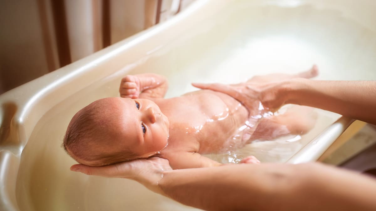 Bagnetto del neonato: quando farlo, come farlo e perché è così importante